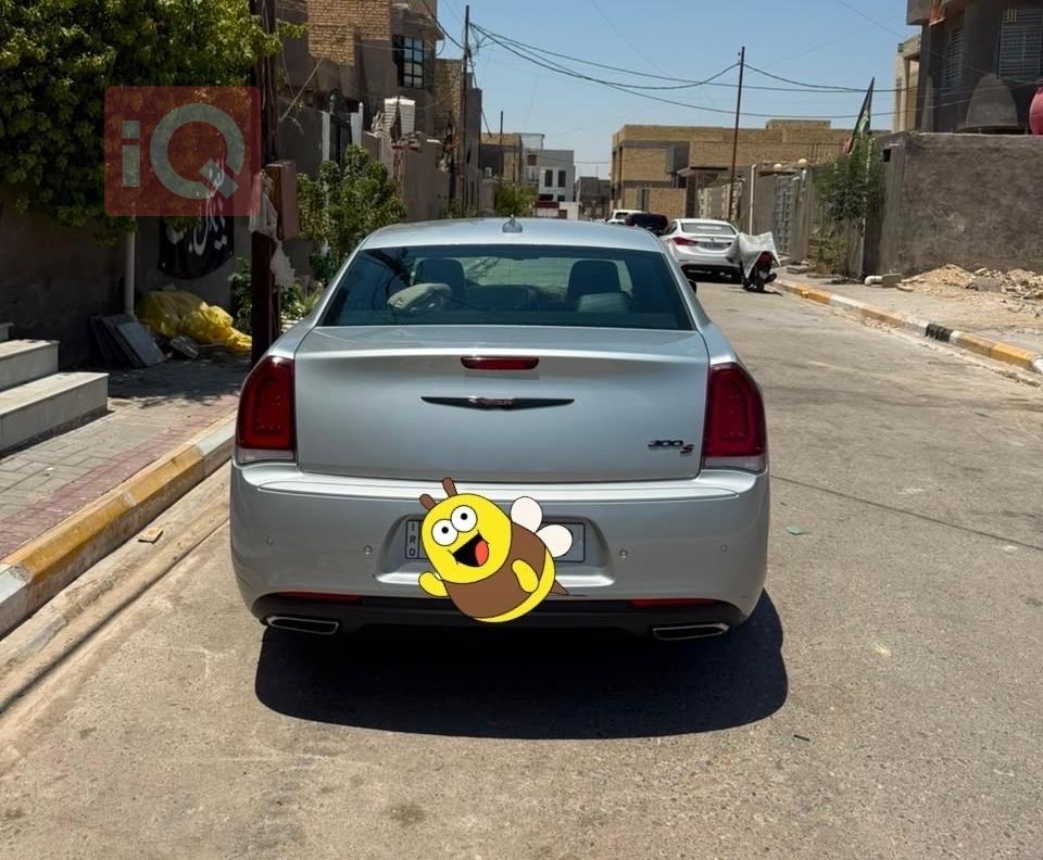كرايسلر 300